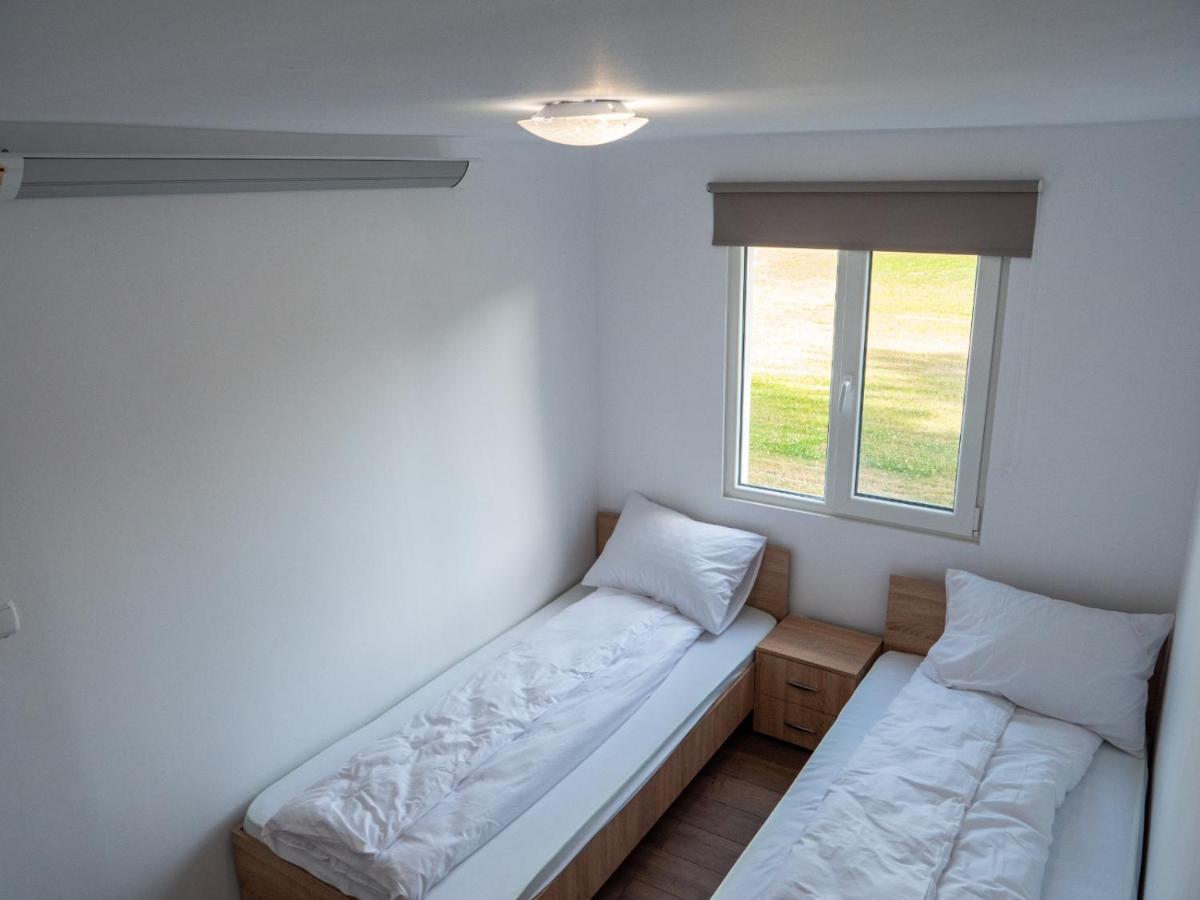 Aparthotel Poiana Cu Flori Satu Mare Exterior foto